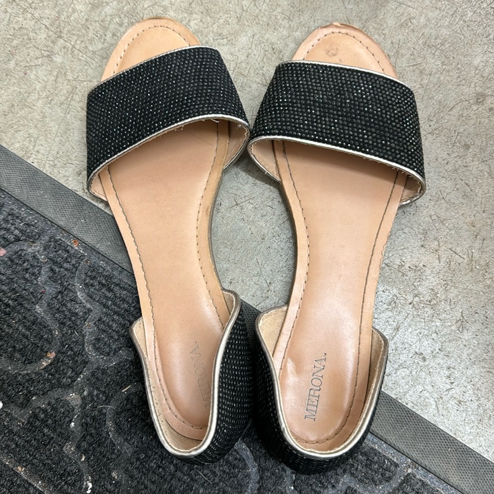Nero a Black Sparkly Open Toed Flats